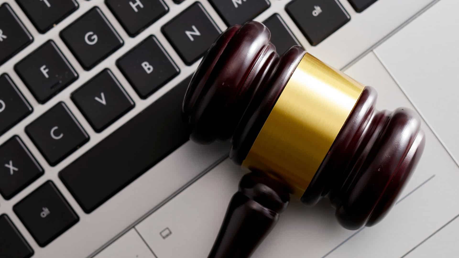 Online Paralegal Degree Guide: Timeline, Courses & Requirements